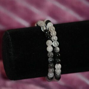 Elegant Black and White Beaded Stretch Bracelet #013